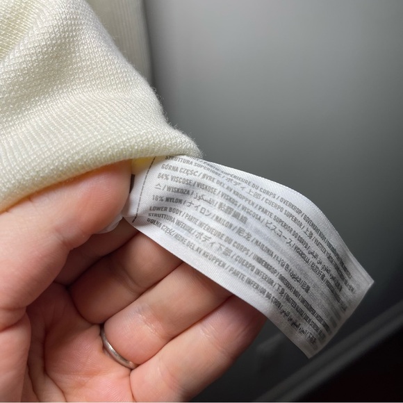 Abercombie & Fitch women's Cream long sleeve v neck ribbed bodysuit in size L - Picture 6 of 8